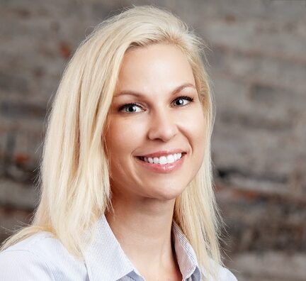 Raeanna Lewarne Headshot